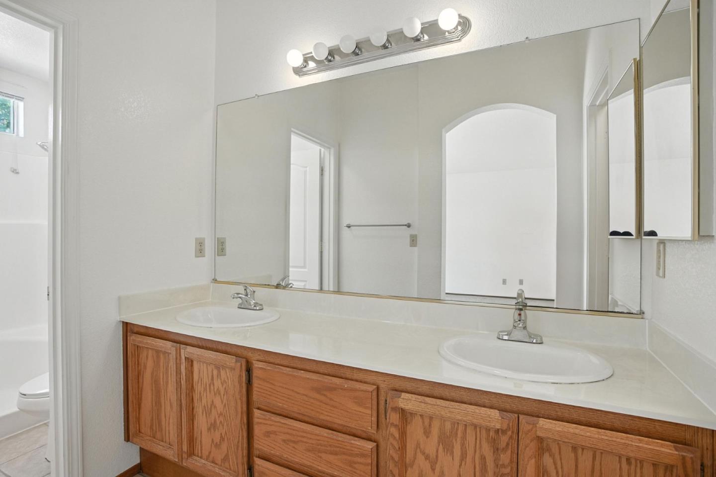 8534 Shadow Crest Circle
