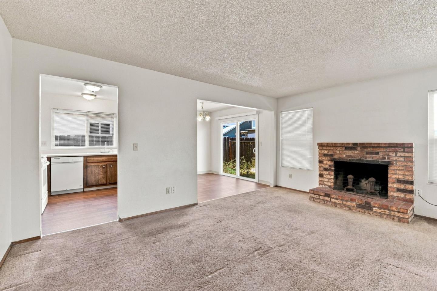62 Mosswood DR