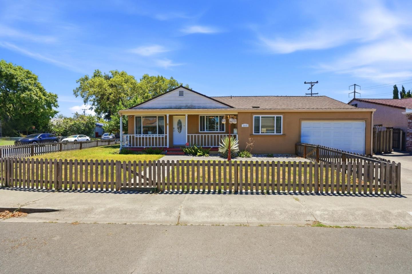 2115 Teakwood Street