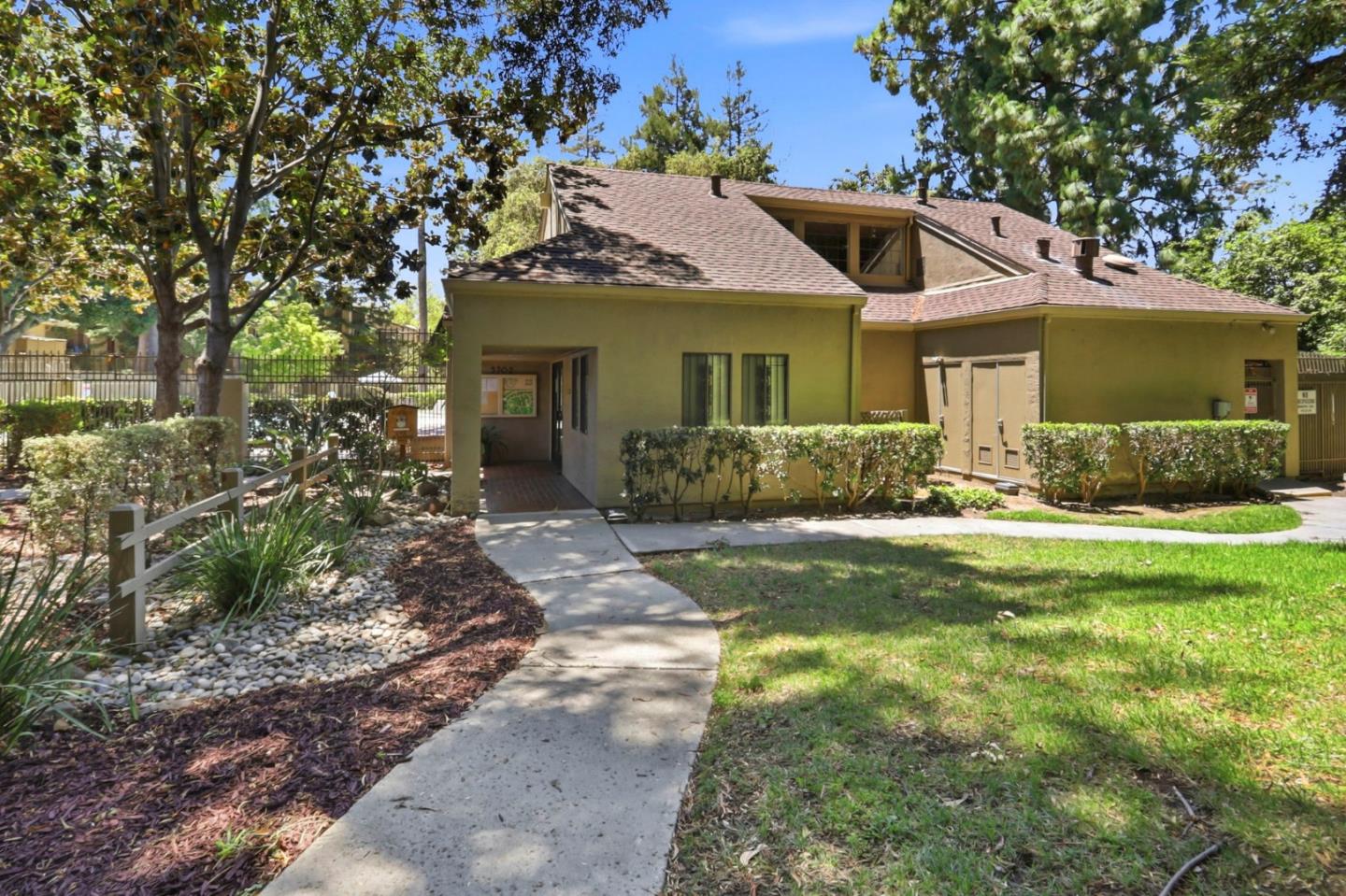 5232 Makati Circle