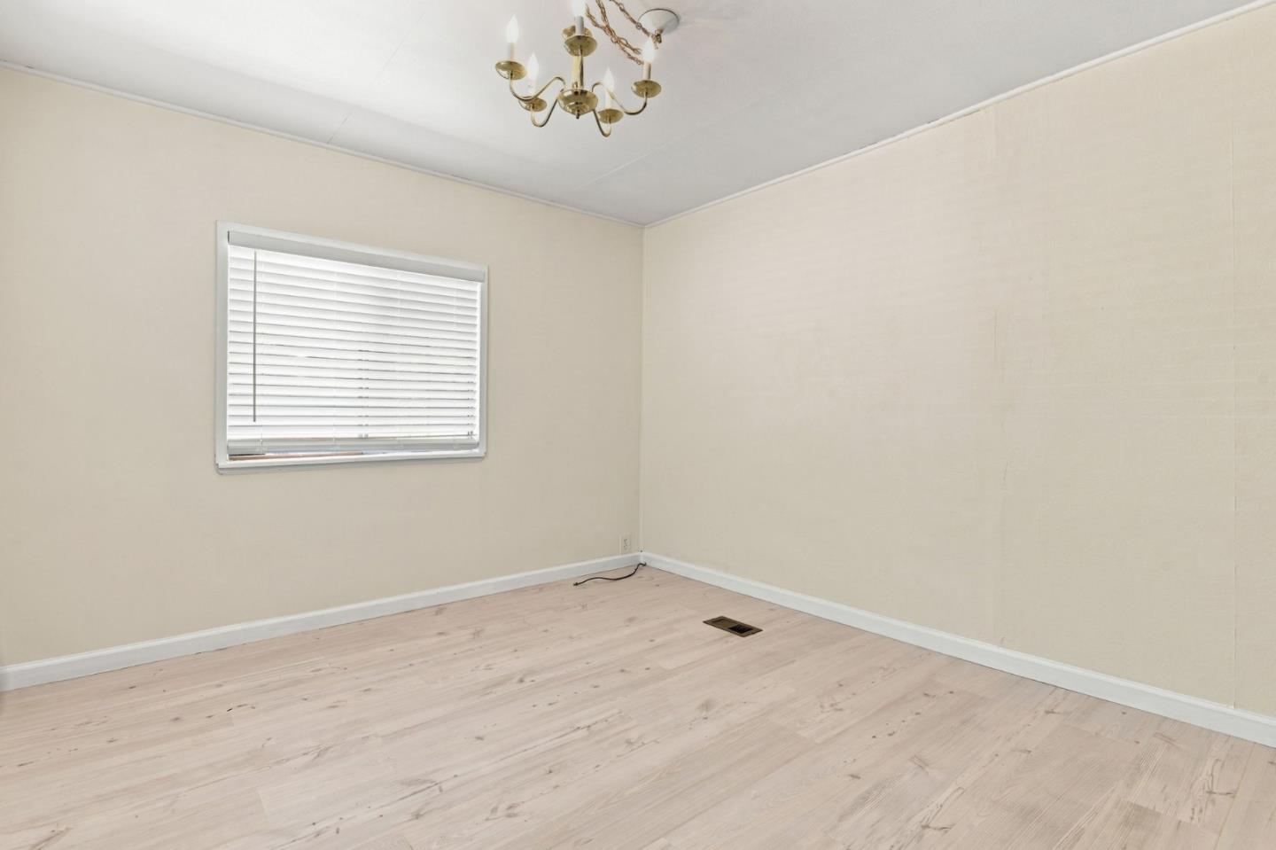 812 W Clover RD 75