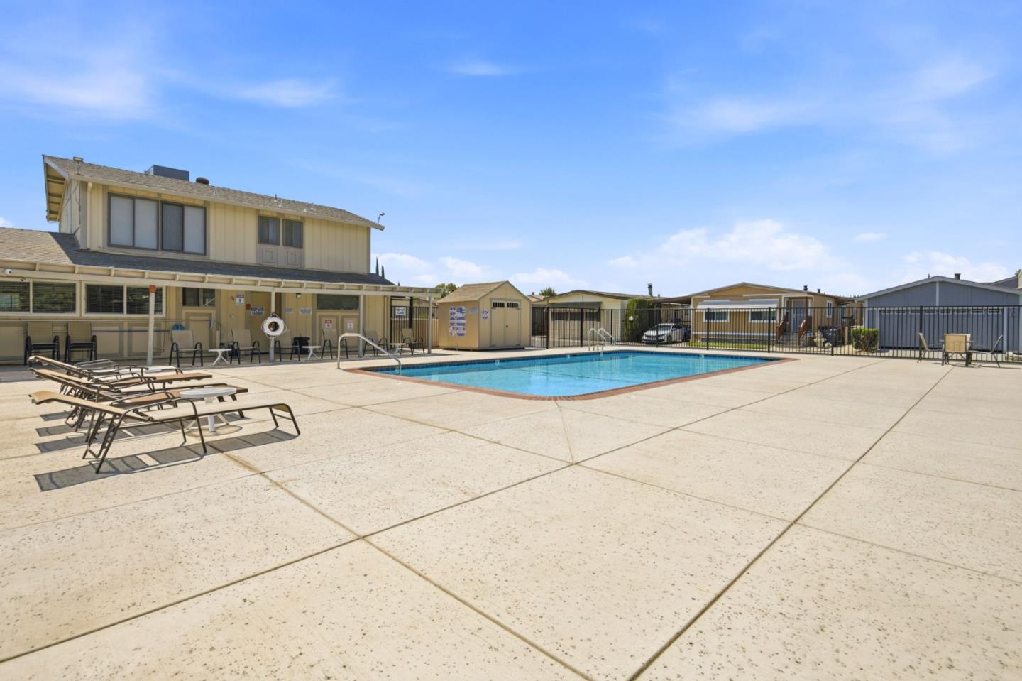 812 W Clover RD 75