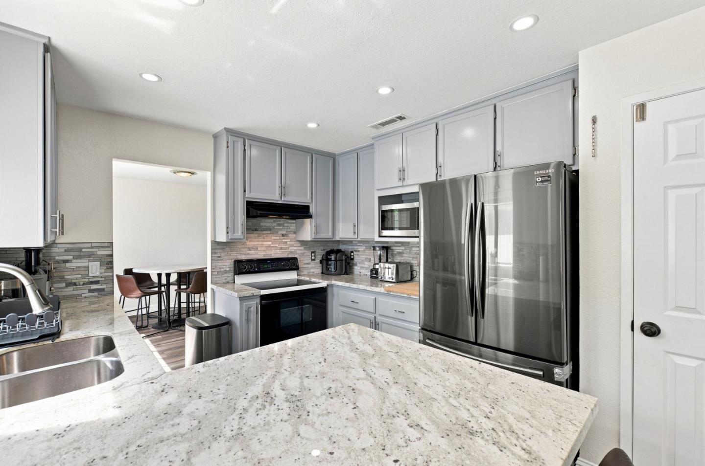 2512 Burlwood DR