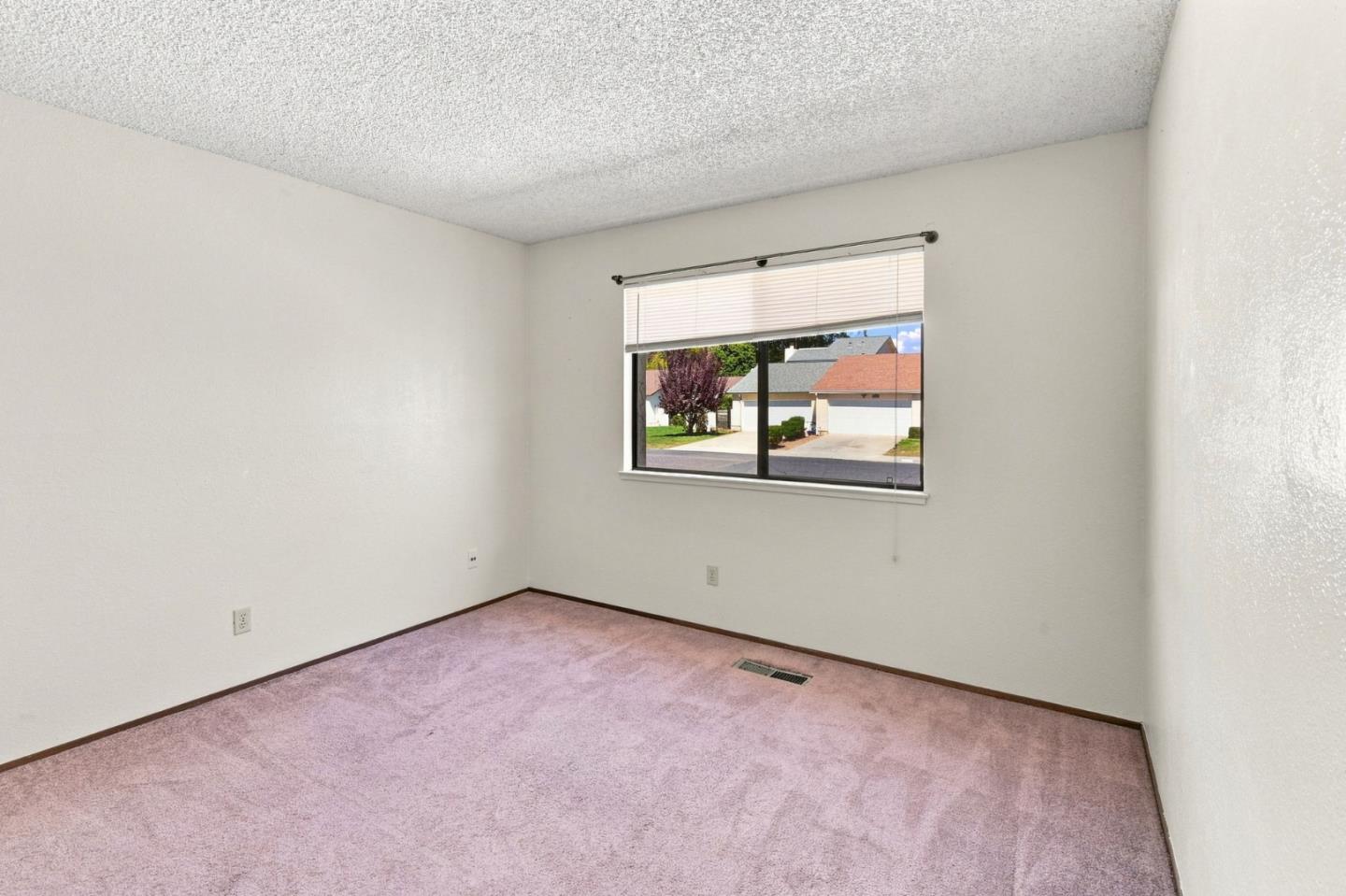 1122 Hartford PL