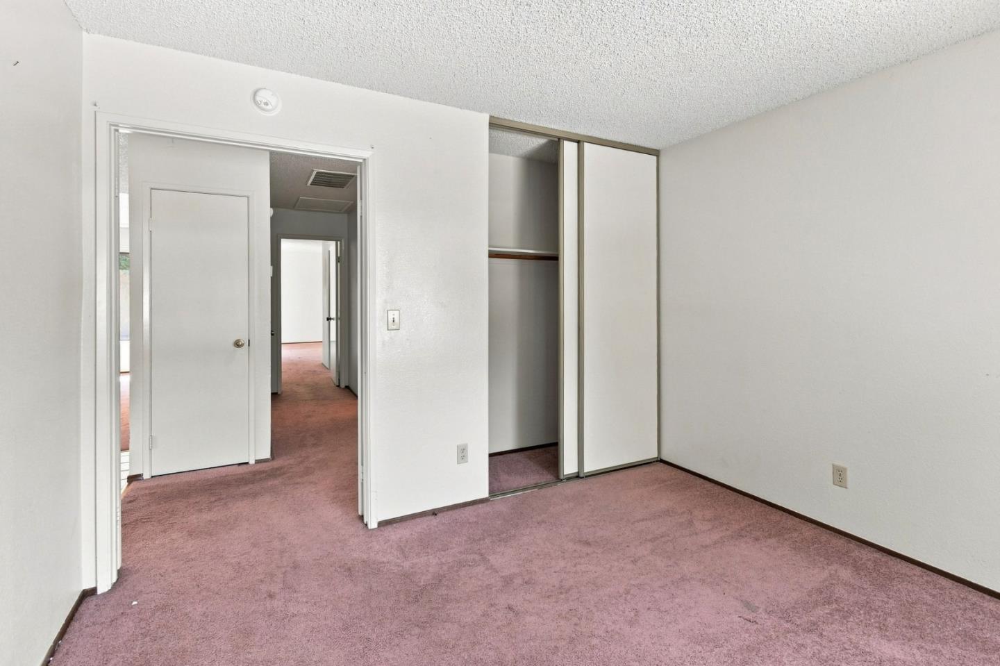 1122 Hartford PL
