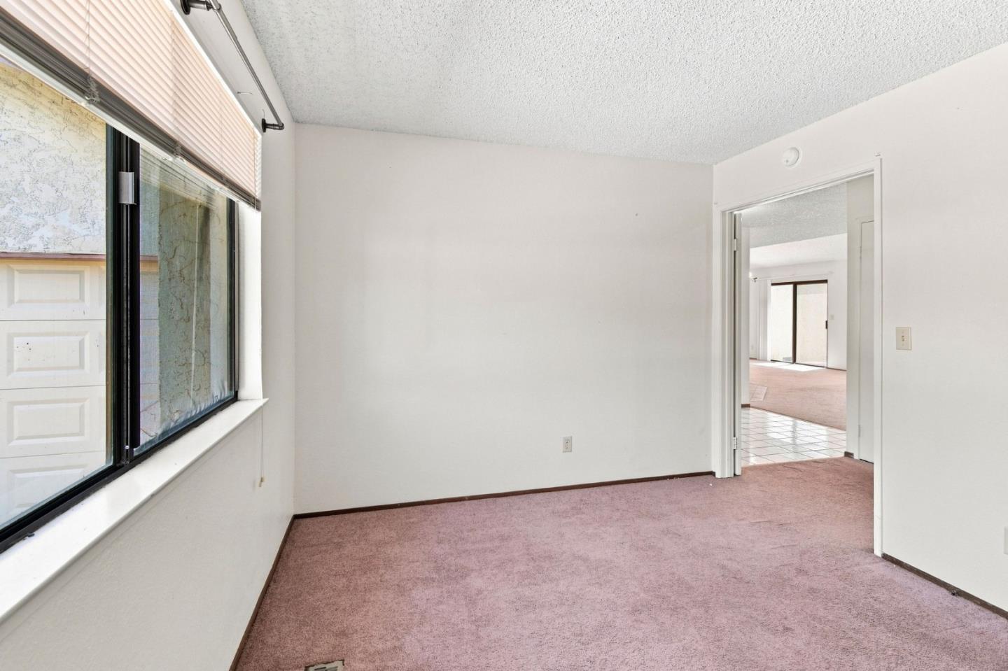 1122 Hartford PL