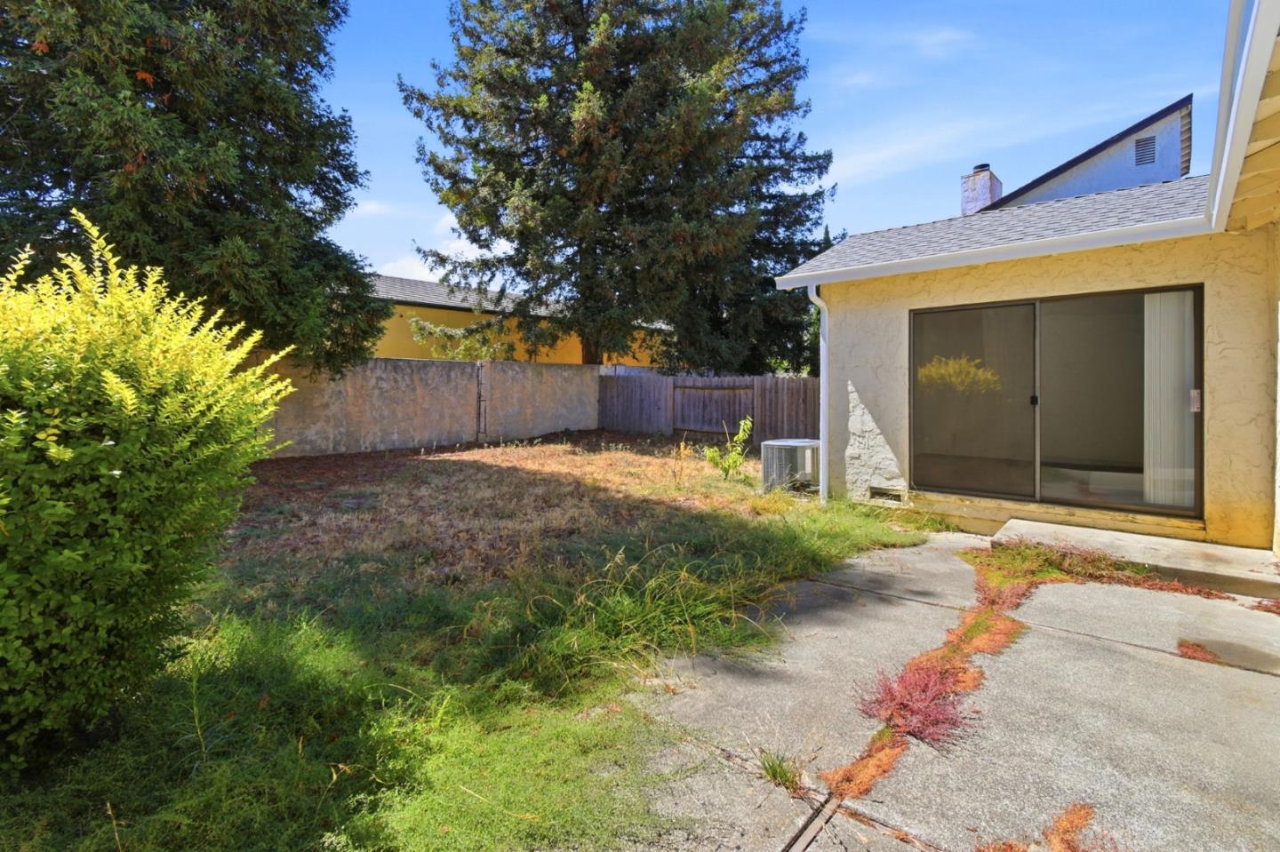1122 Hartford PL