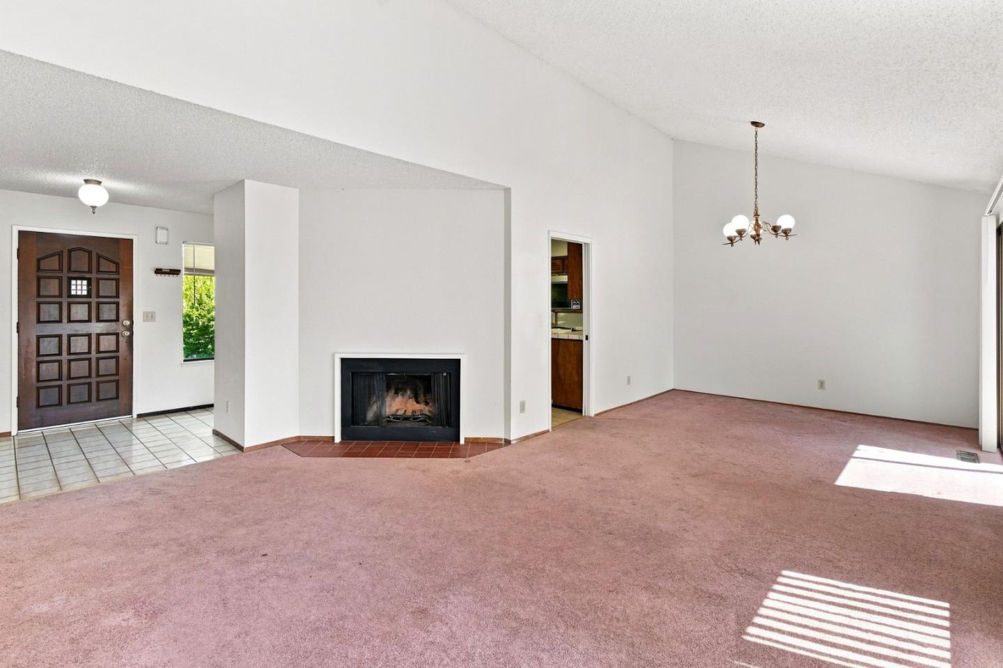 1122 Hartford PL