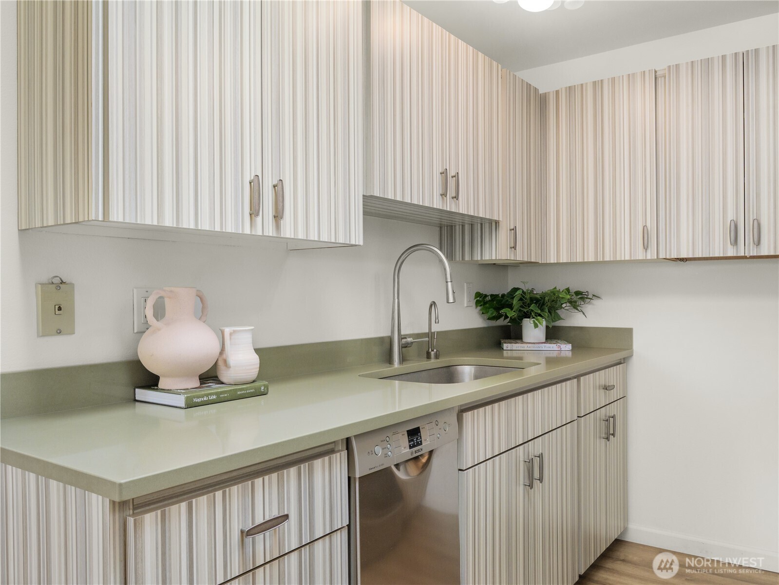 5624 Roosevelt Way NE Unit: 302