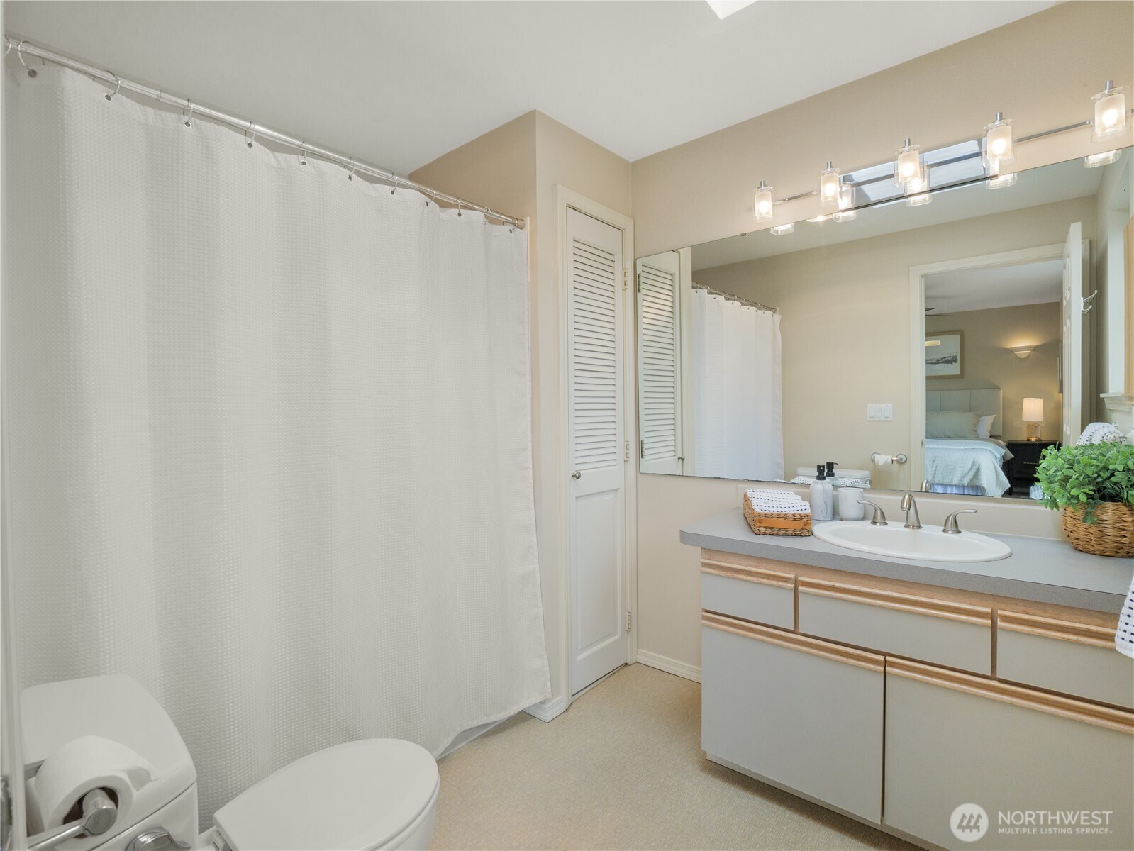 5624 Roosevelt Way NE Unit: 302
