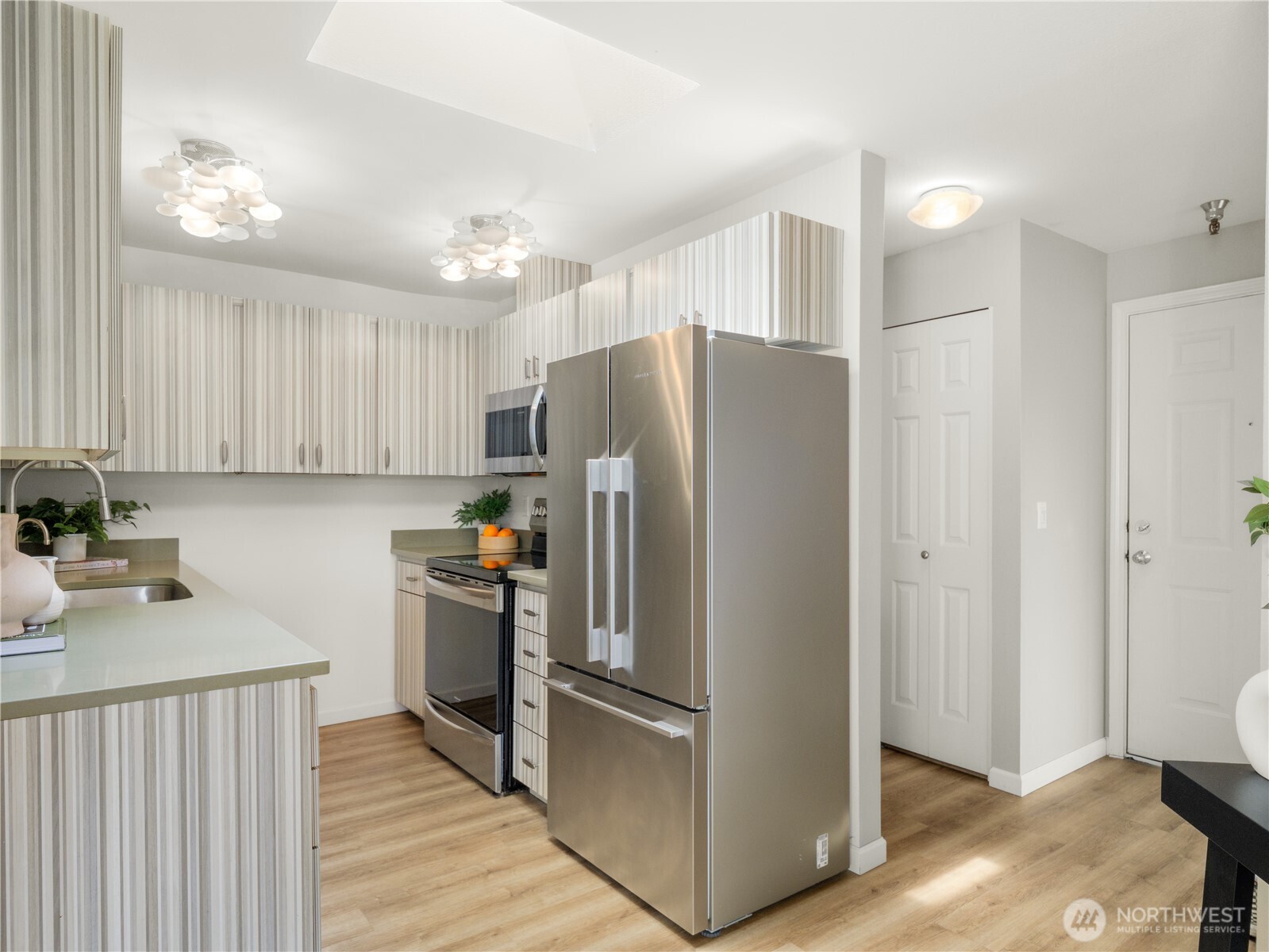 5624 Roosevelt Way NE Unit: 302