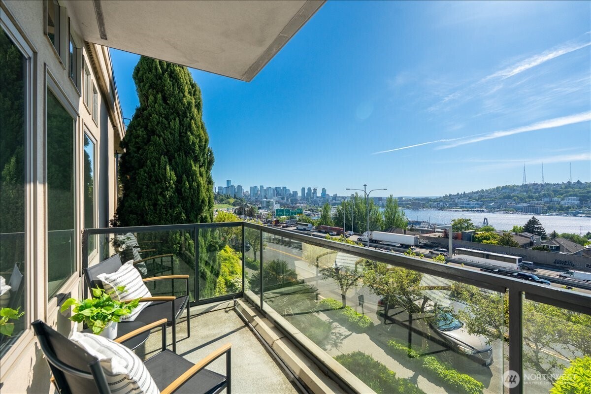 1958 Harvard Avenue E Unit: 201