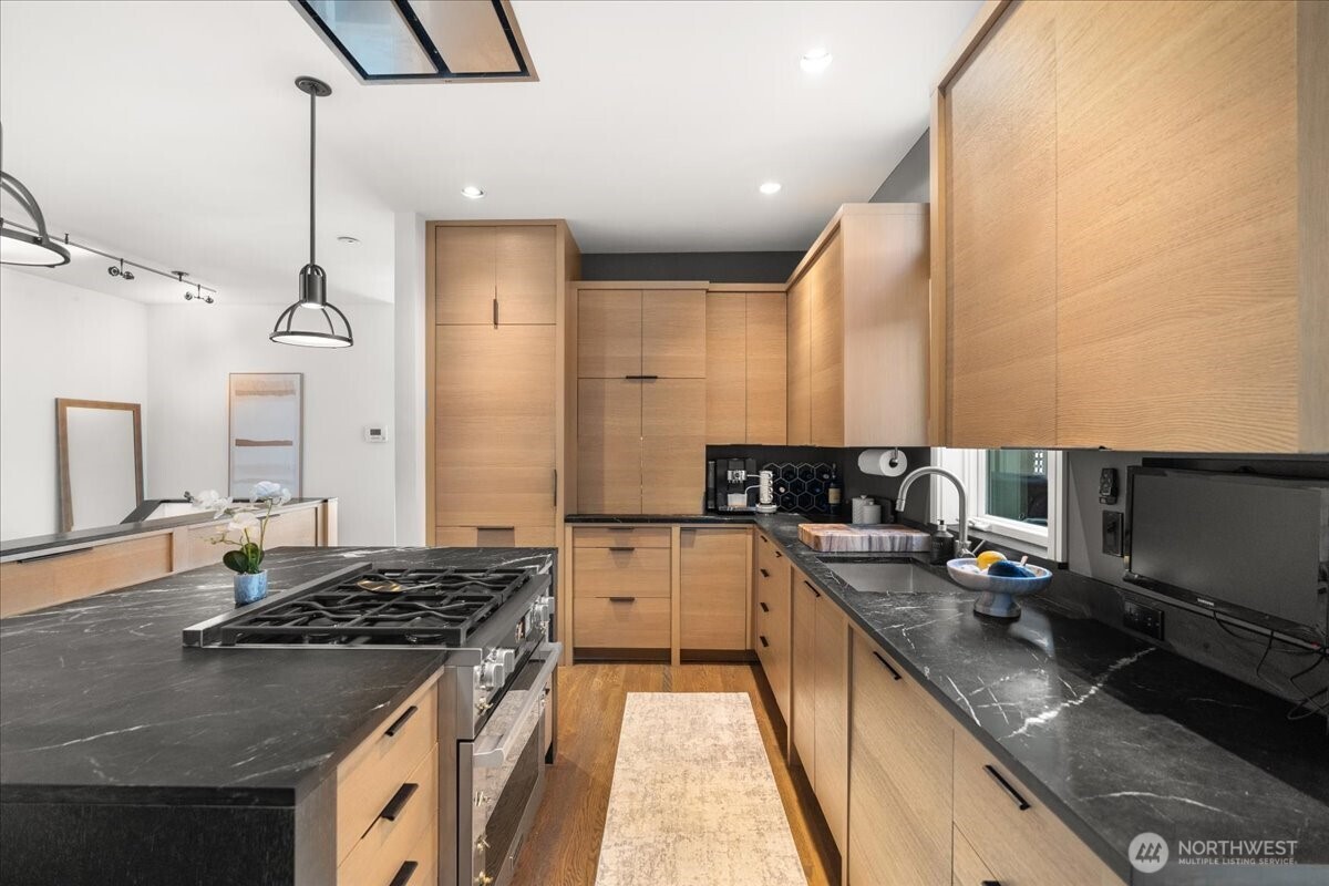 1958 Harvard Avenue E Unit: 201