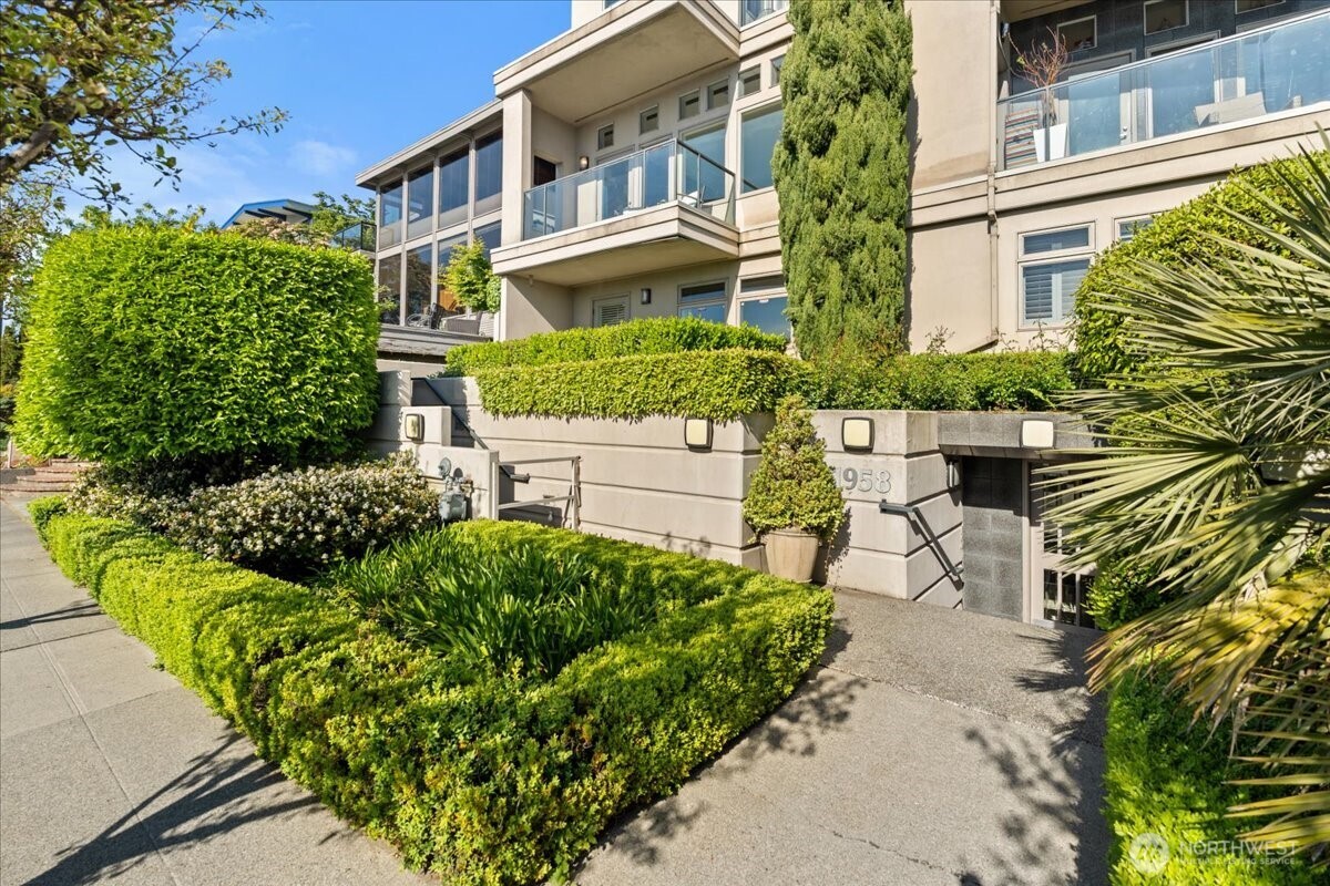 1958 Harvard Avenue E Unit: 201