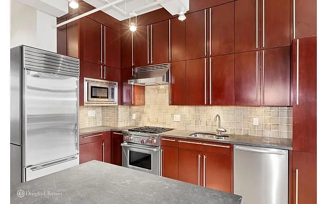 14 E 4TH Street 1111