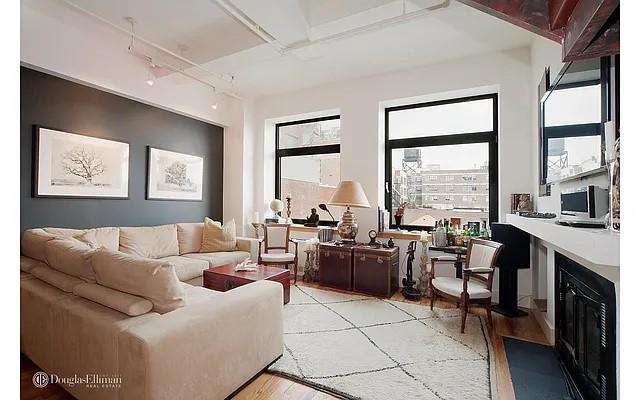 14 E 4TH Street 1111