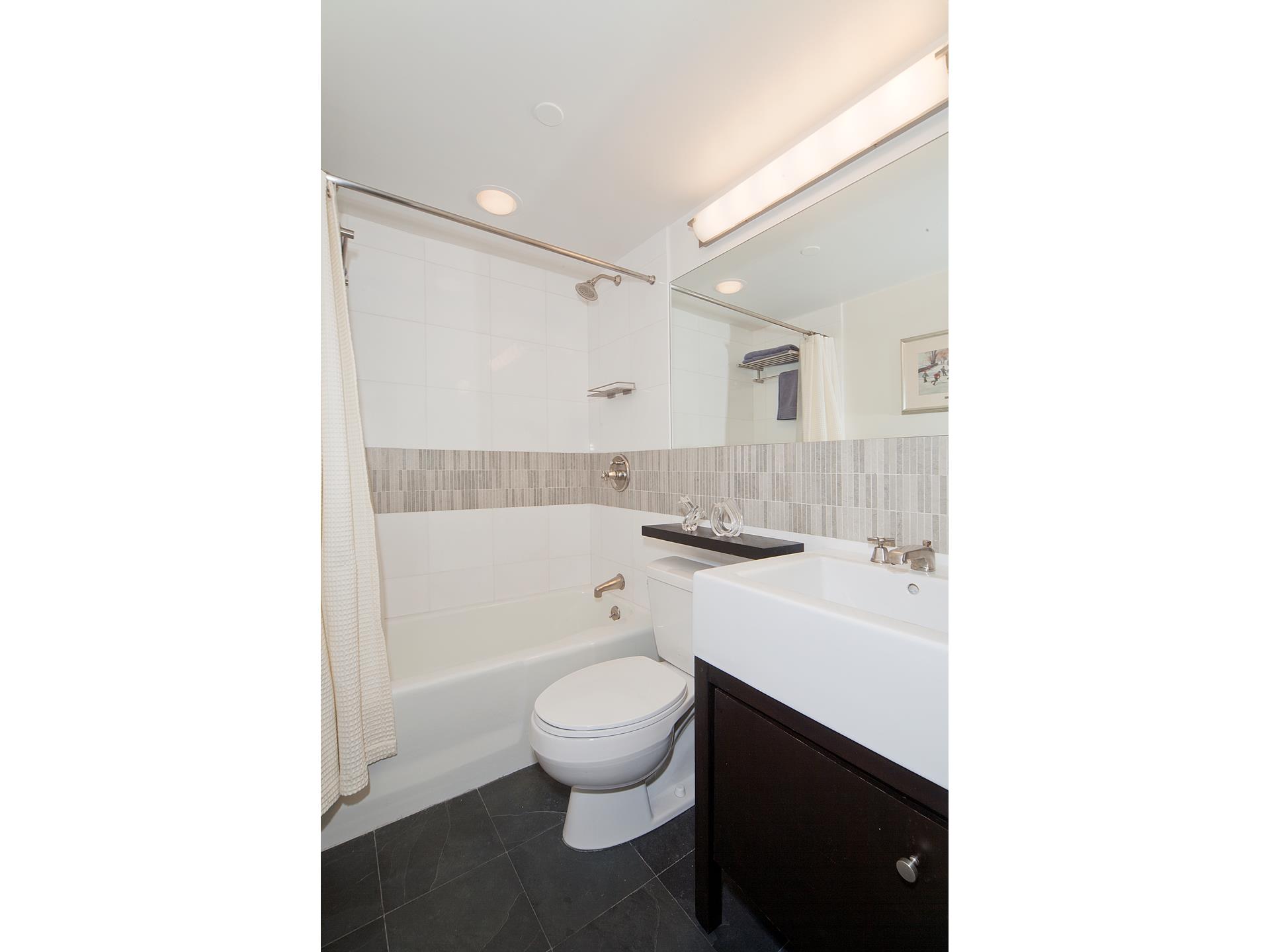 14 E 4TH Street 1111