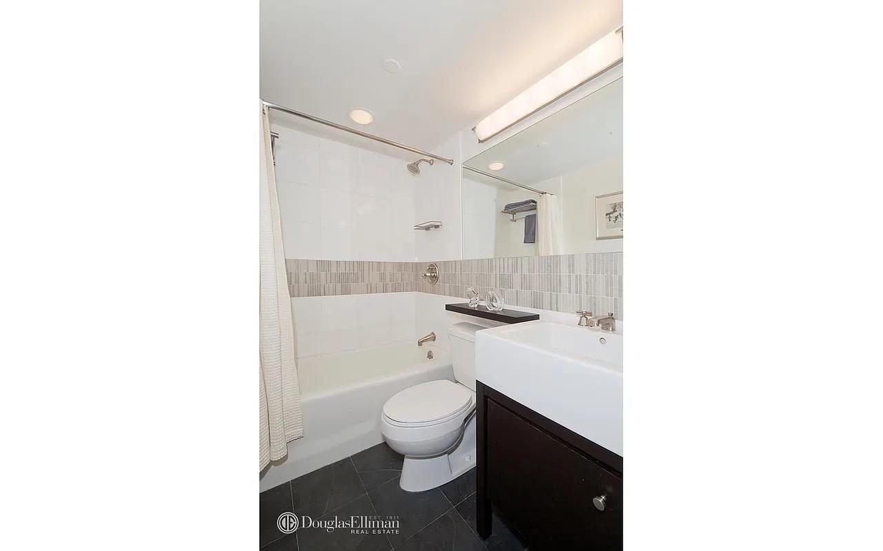 14 E 4TH Street 1111