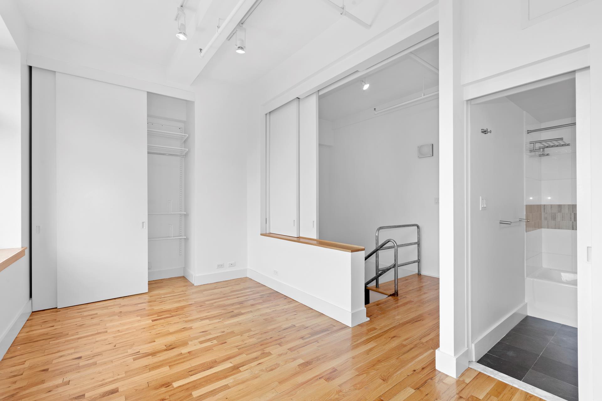 14 E 4TH Street 1111