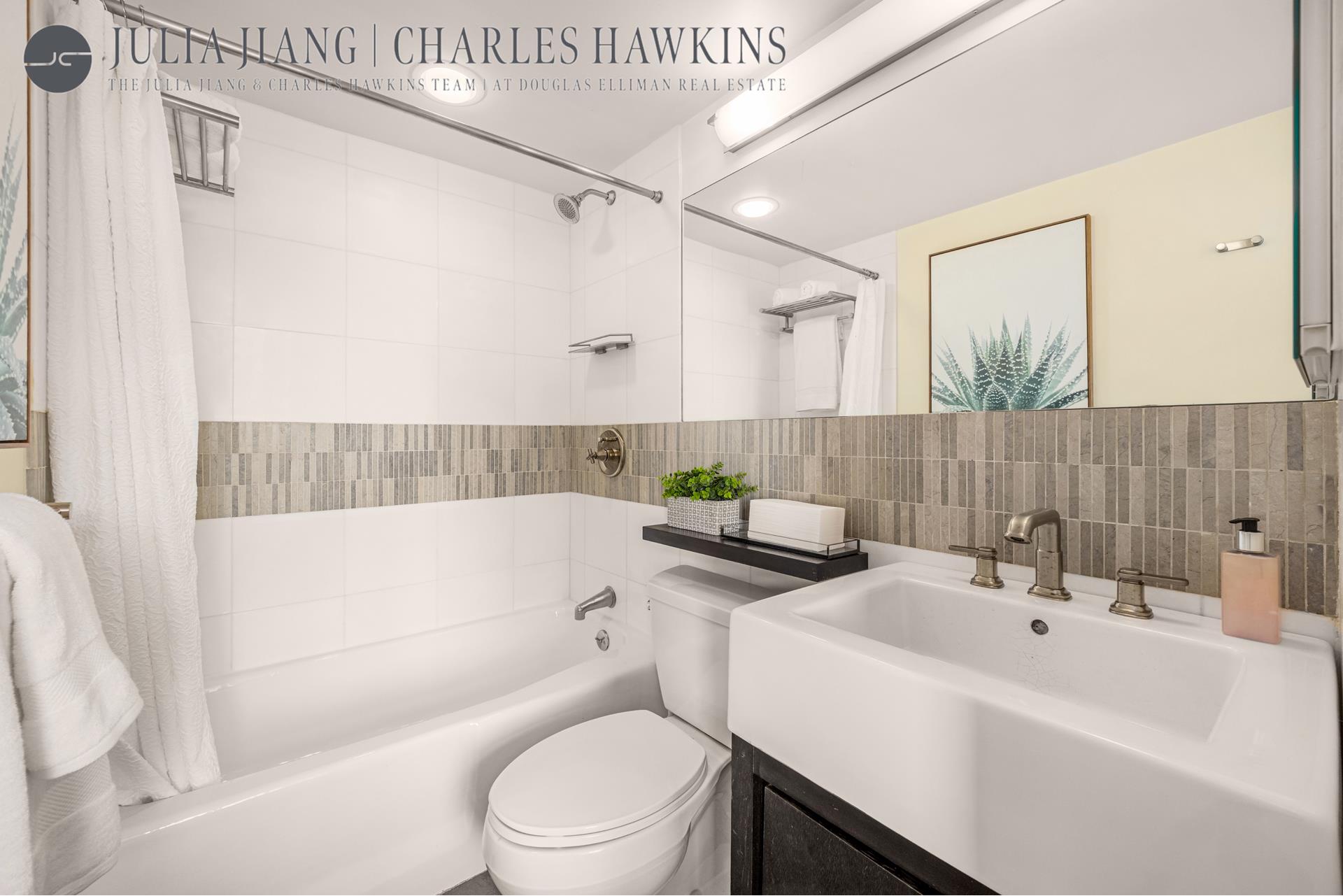 14 E 4TH Street 1111