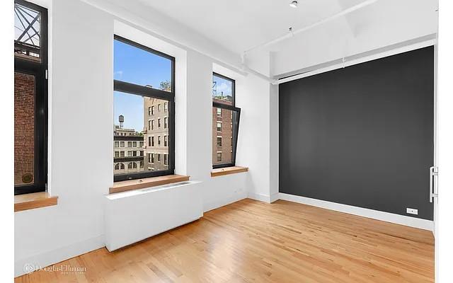 14 E 4TH Street 1111