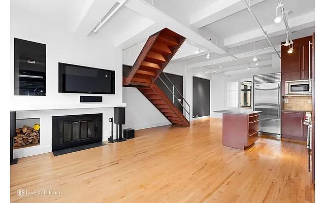 14 E 4TH Street 1111