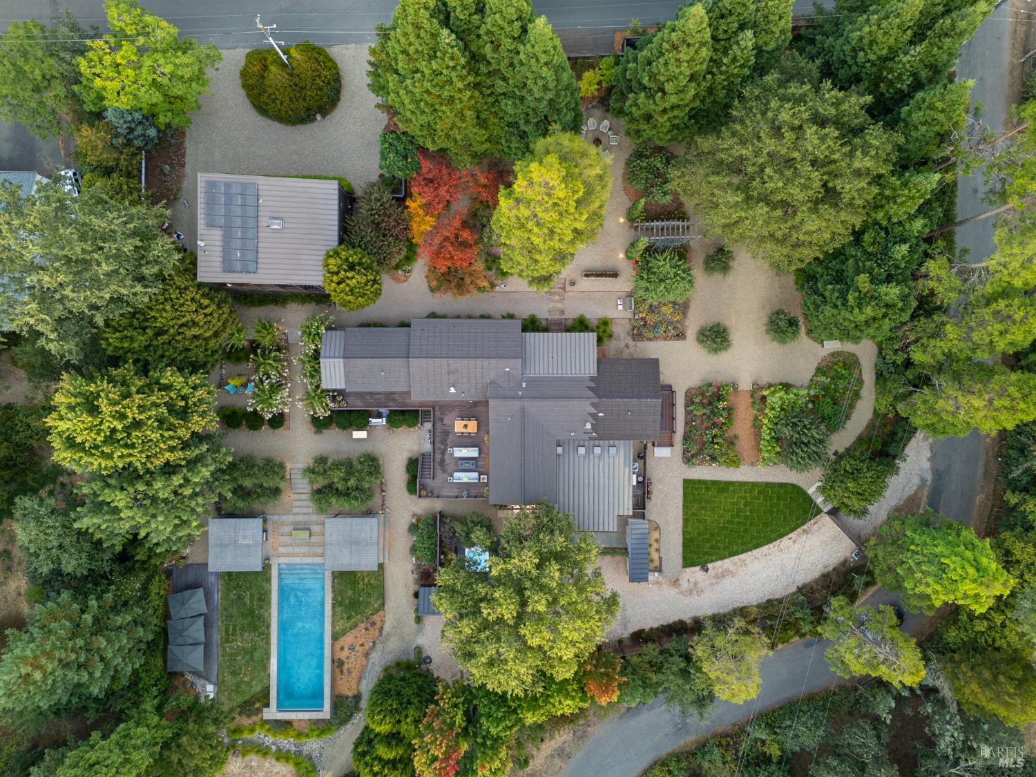 7410 Poplar Dr