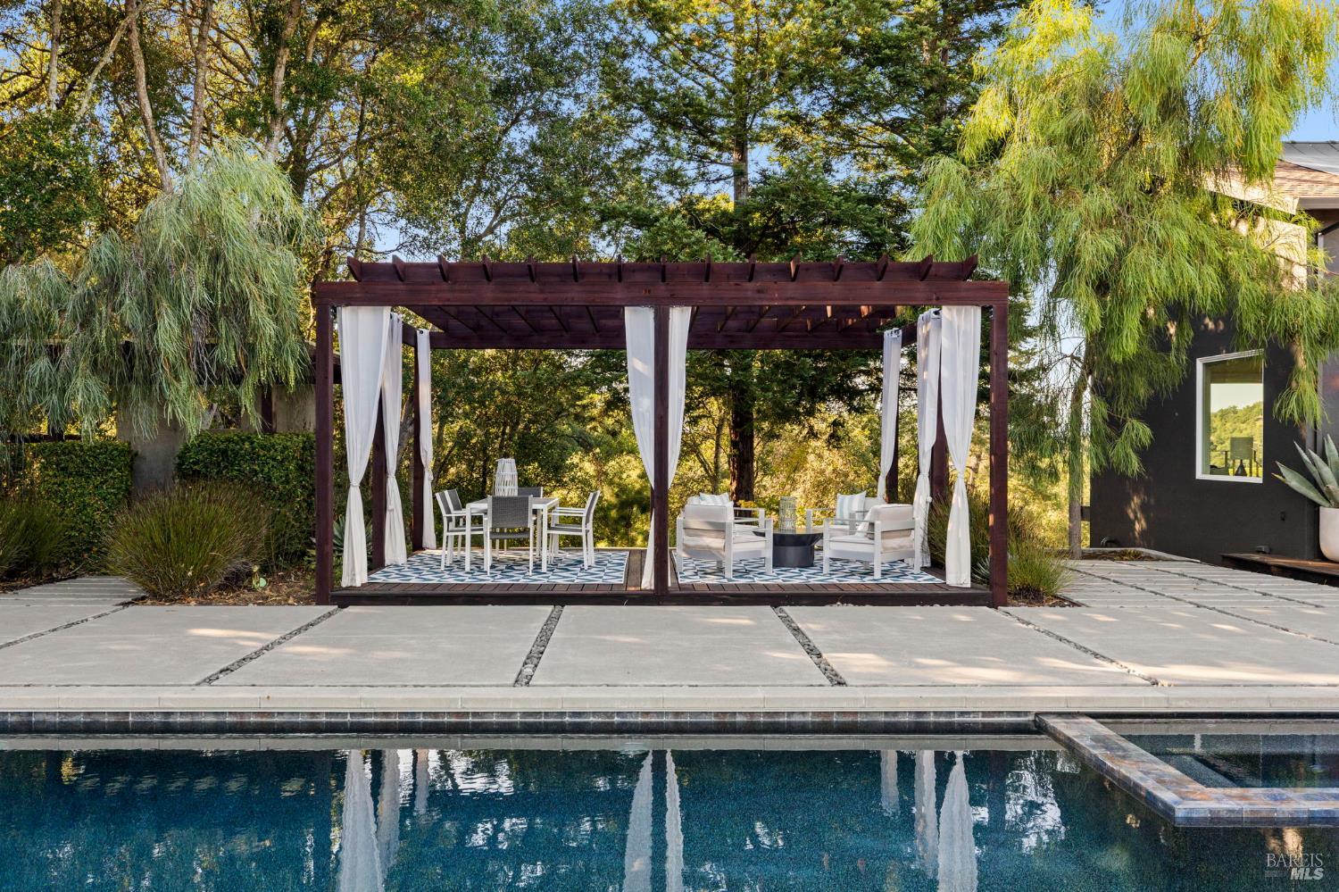 2563 Laguna Road