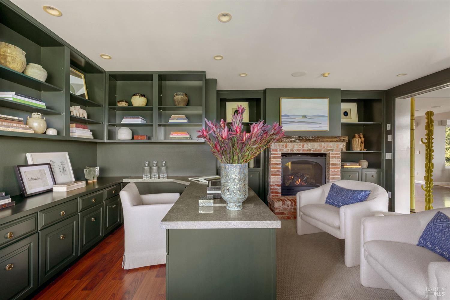 2563 Laguna Road