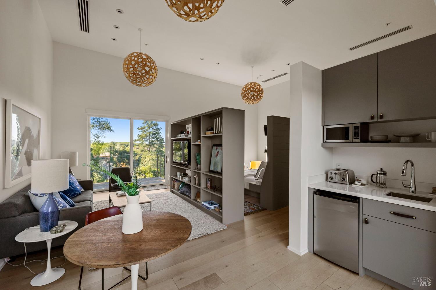2563 Laguna Road