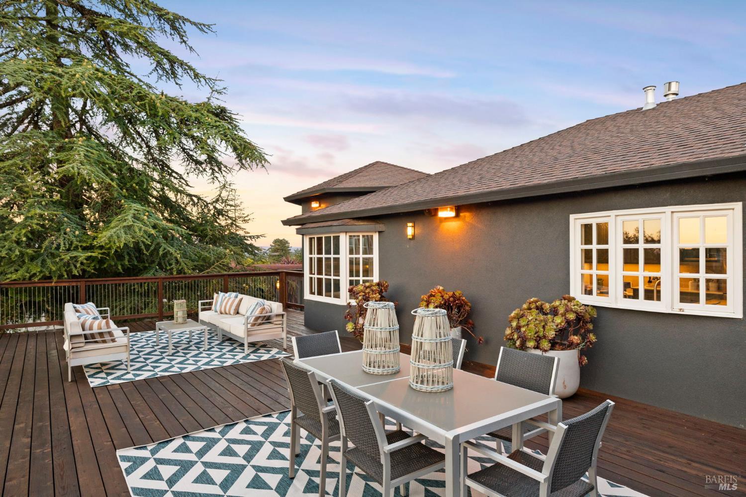 2563 Laguna Road