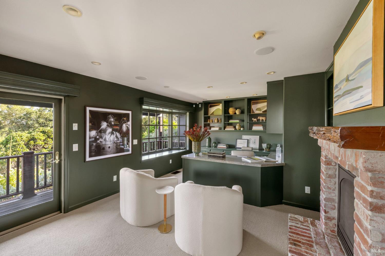 2563 Laguna Road