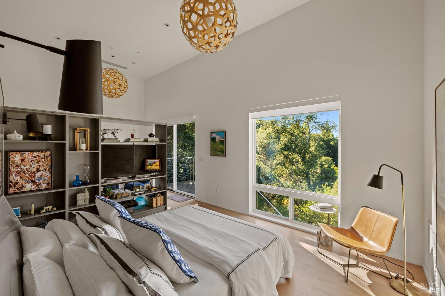2563 Laguna Road