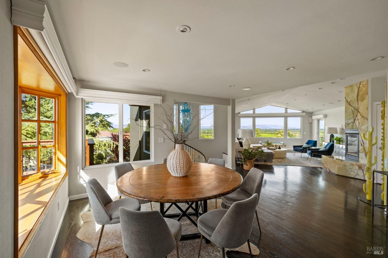 2563 Laguna Road