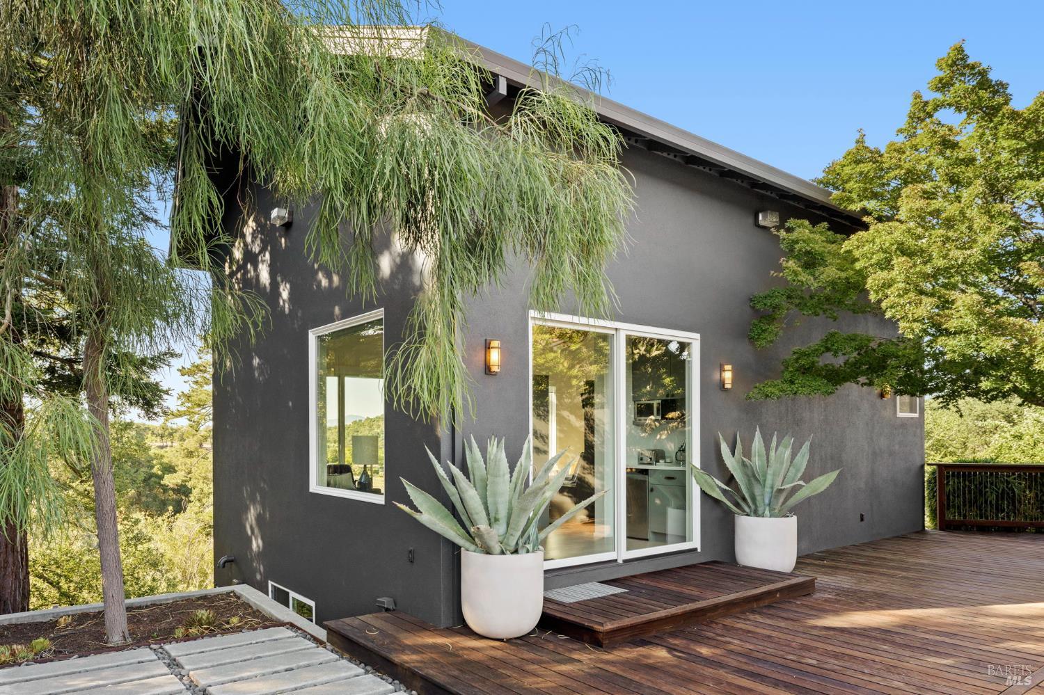 2563 Laguna Road