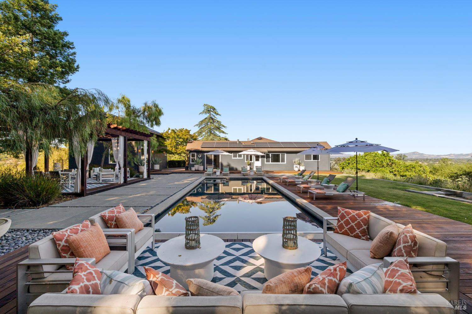 2563 Laguna Road