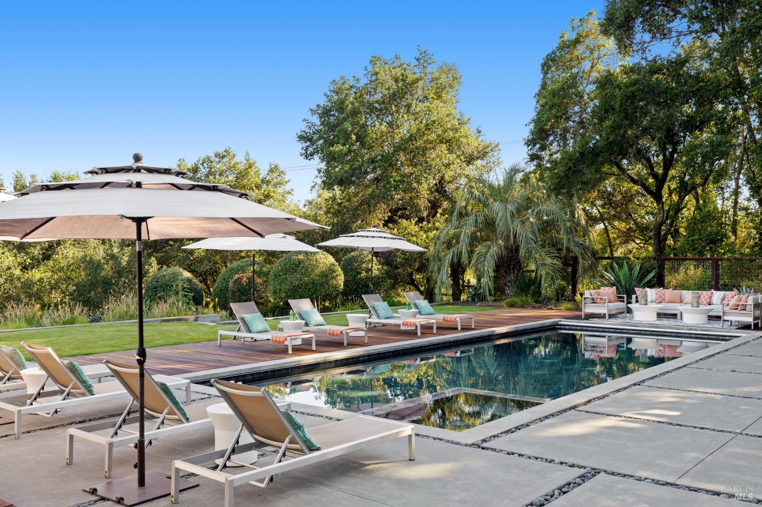 2563 Laguna Road