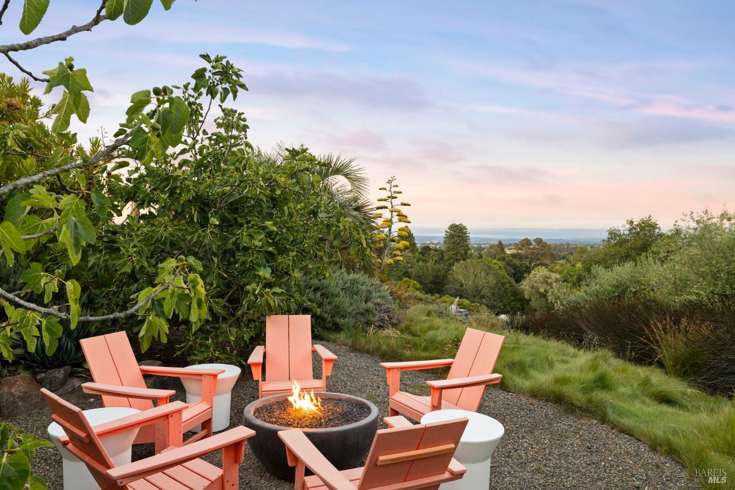 2563 Laguna Road