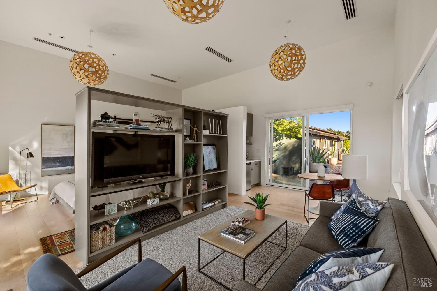 2563 Laguna Road