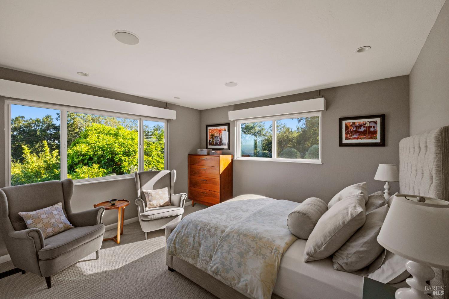 2563 Laguna Road