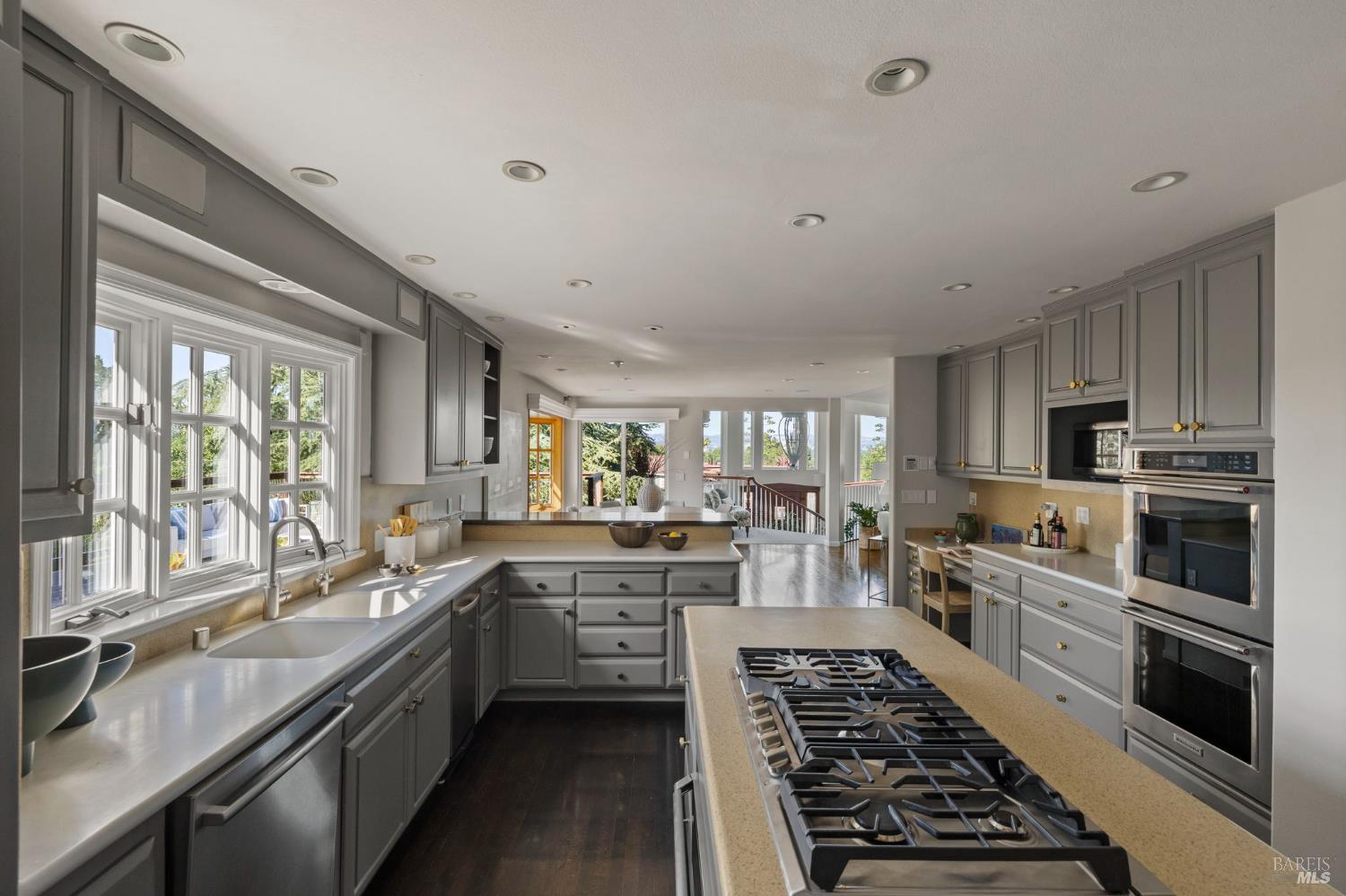 2563 Laguna Road