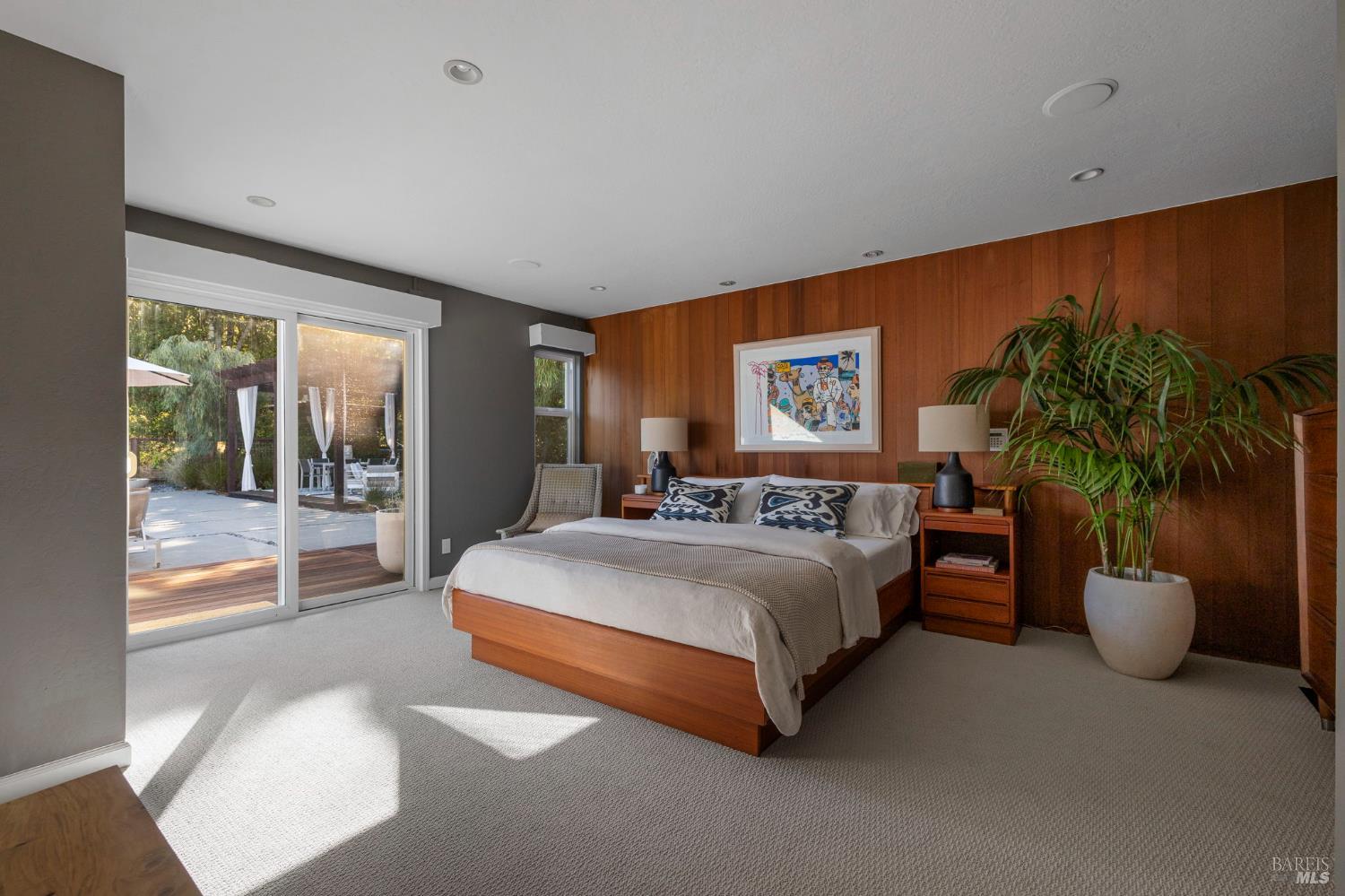 2563 Laguna Road