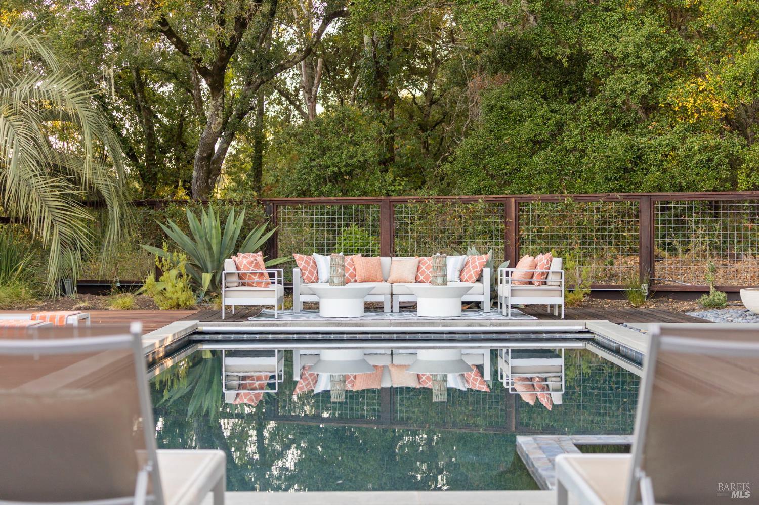 2563 Laguna Road