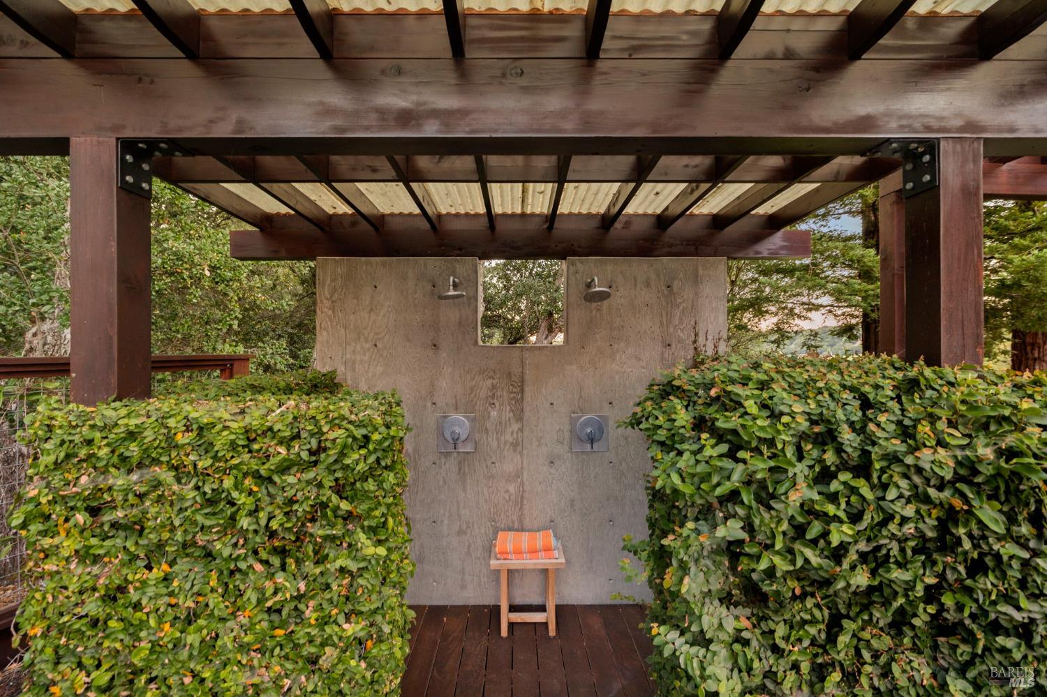 2563 Laguna Road