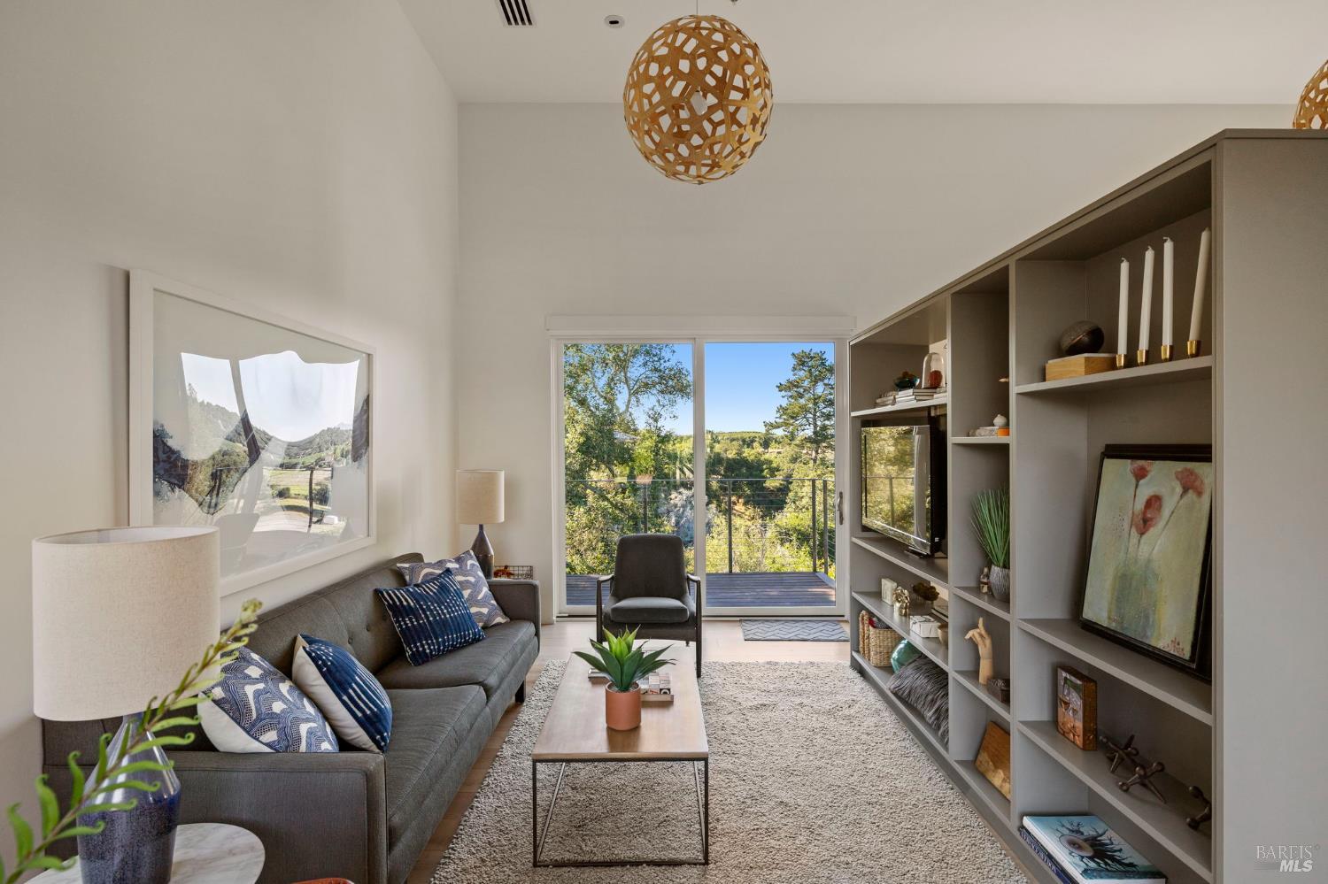 2563 Laguna Road