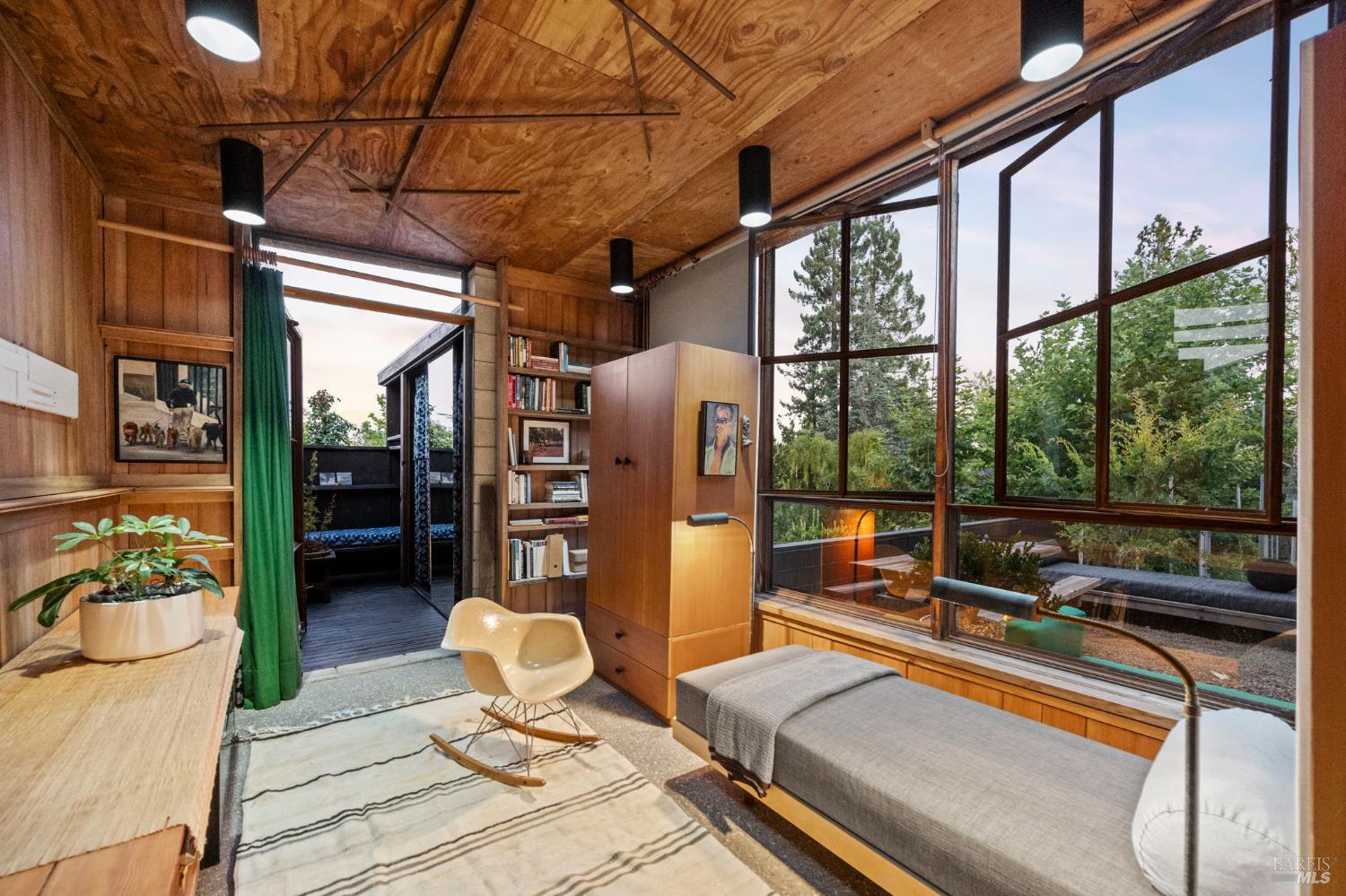 7480 Poplar Drive