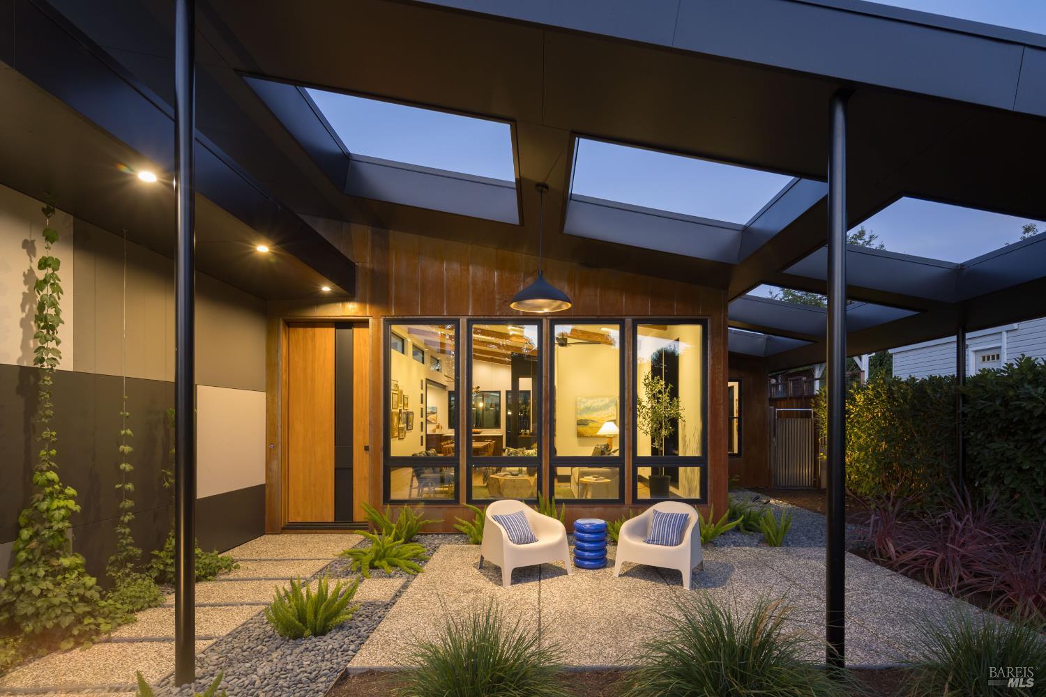 573 Ellis Court