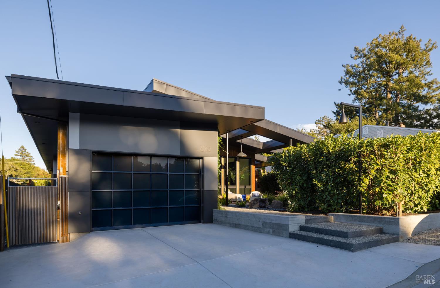 573 Ellis Court