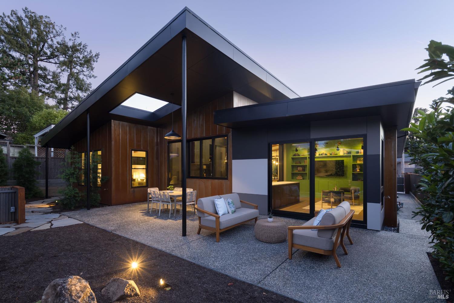 573 Ellis Court