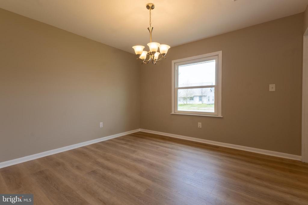 8 BUXMONT LANE